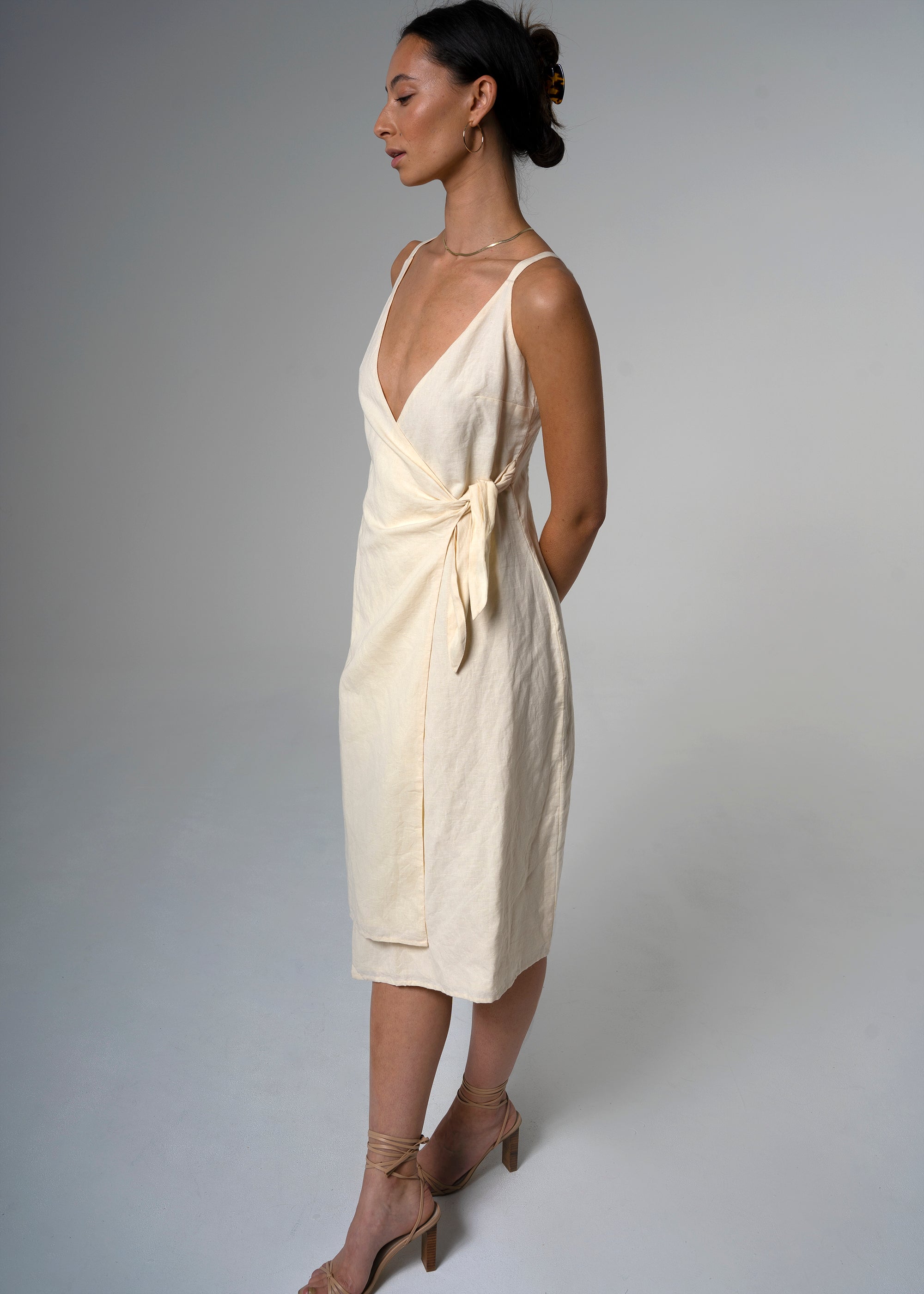Métier Wrap Dress in cream – cotton-linen summer essential with adjustable straps